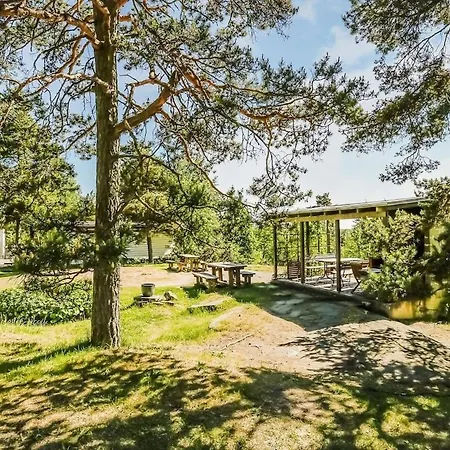 Apartment Cozy Near Roihuvuori Japanese Garden Helsinki